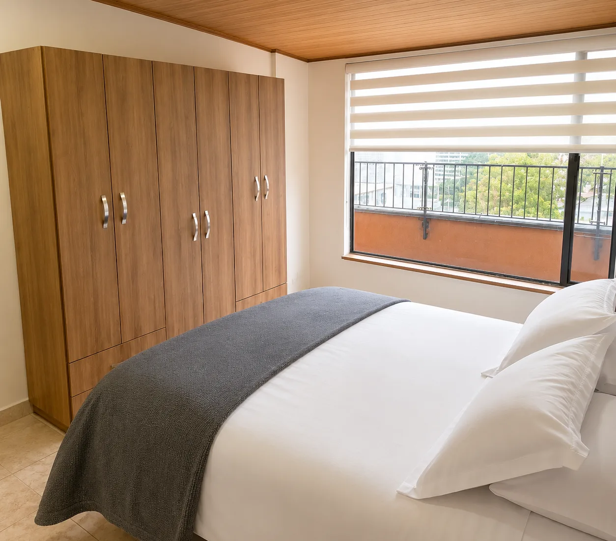PENTHAUSES ABITACION CON VALCON PERCALES HAPARTAHOTEL