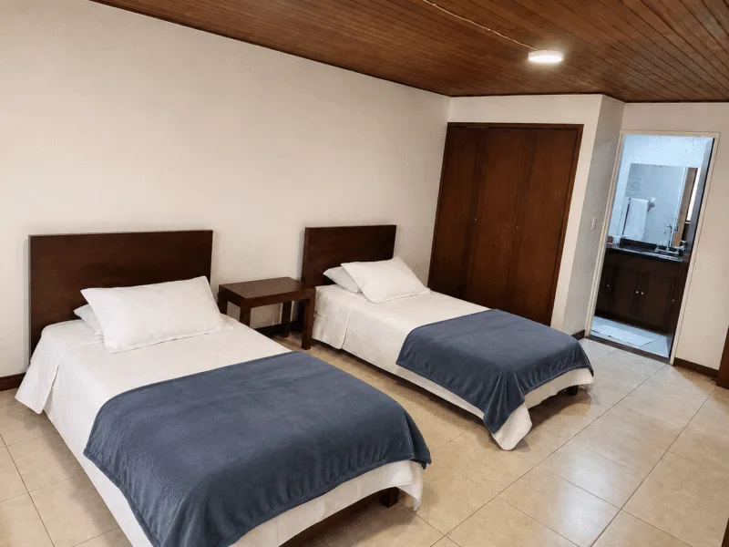 PERCALES APARTAHOTEL APARTAMENTO 308 ALCOBA PRINCIPAL DOS CAMAS CLOSET (1)