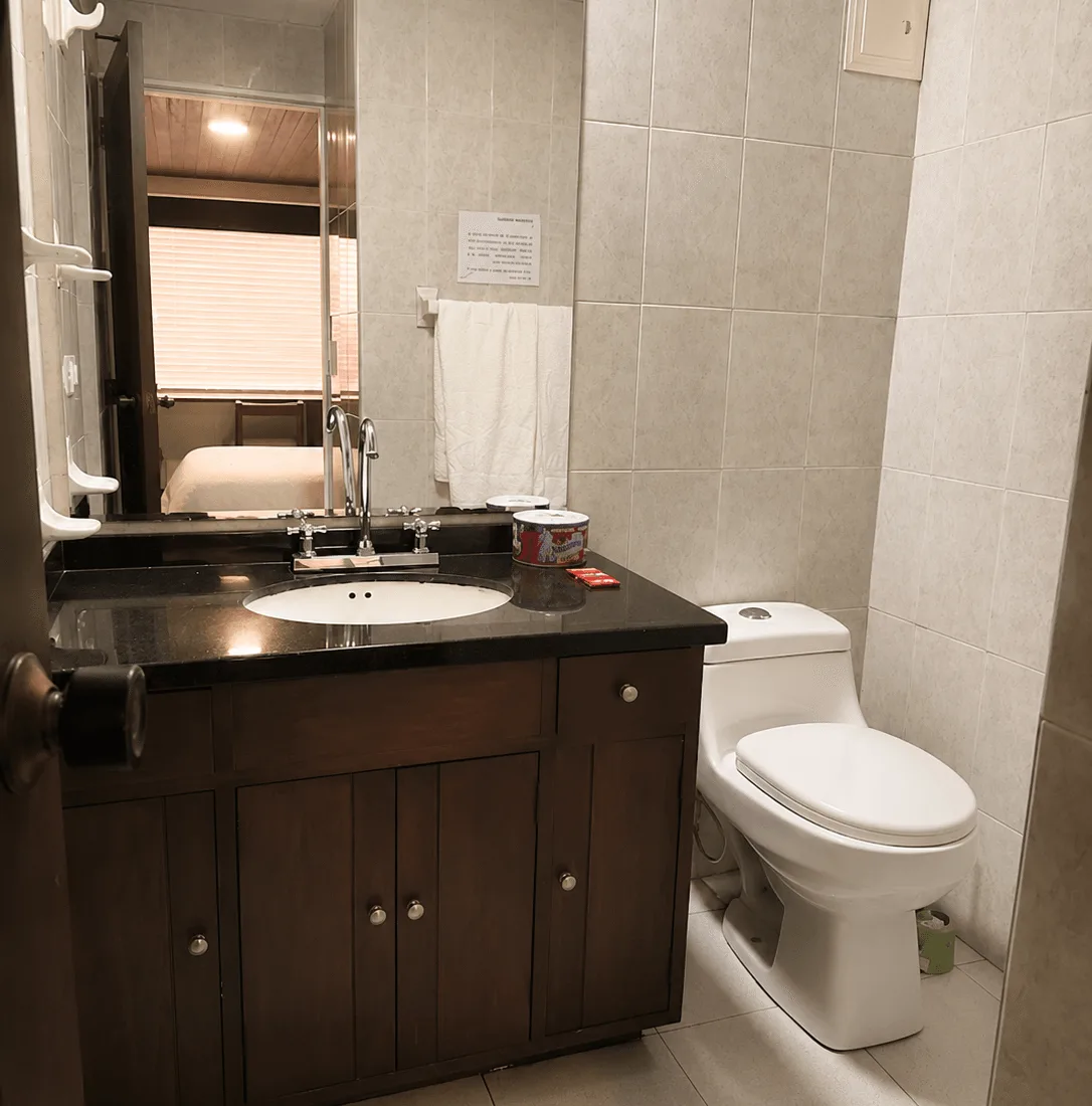 PERCALES APARTAHOTEL APARTAMENTO 308 BANO ALCOBA CAMA DOBLE